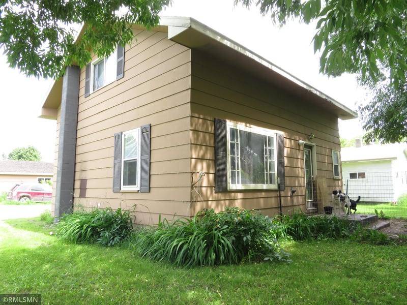 222 Woodrow St W, Grygla, MN 56727