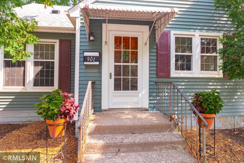 901 Rose Ave E, Saint Paul, MN 55106