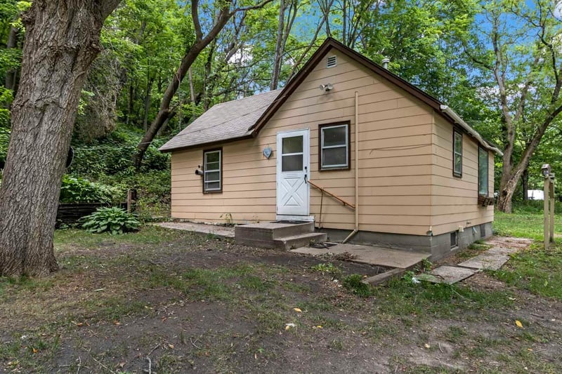 112 6th St W, Carver, MN 55315