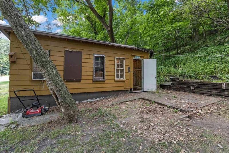 112 6th St W, Carver, MN 55315