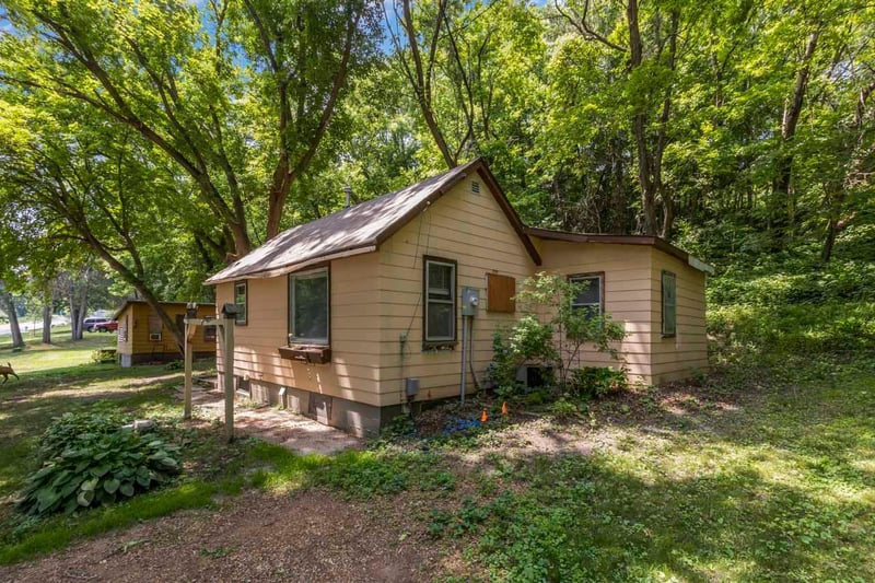 112 6th St W, Carver, MN 55315