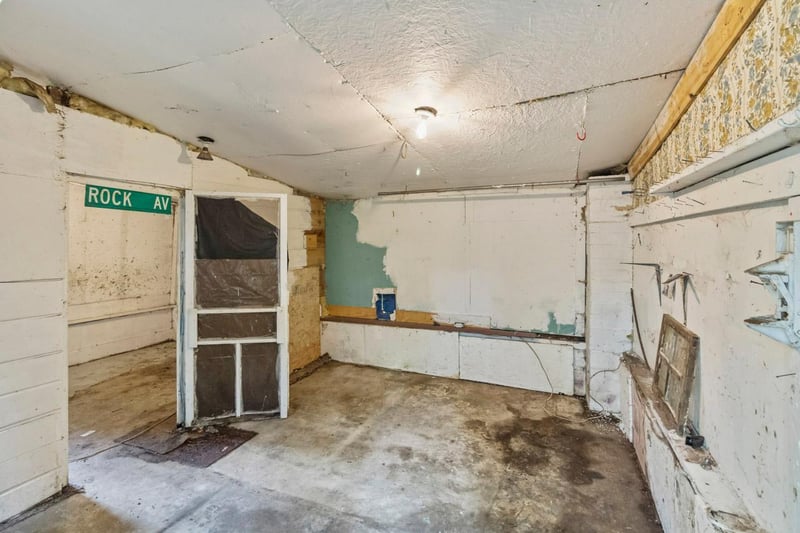 112 6th St W, Carver, MN 55315
