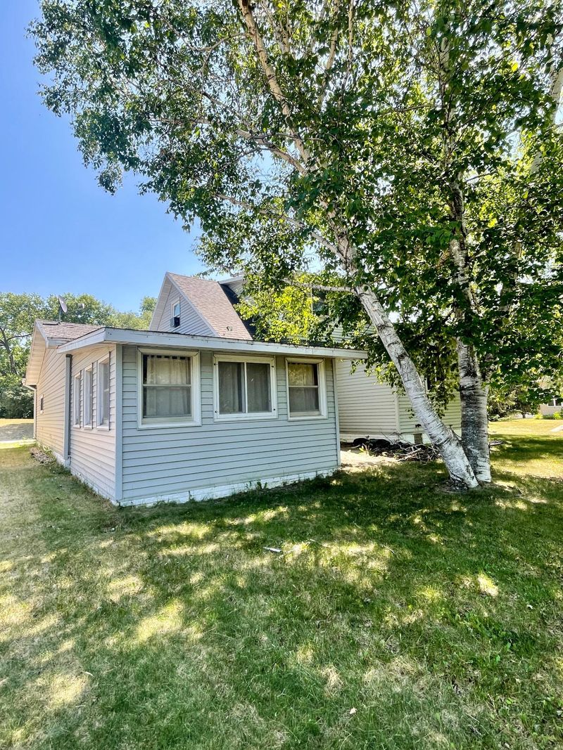 426 3rd St SE, Pelican Rapids, MN 56572