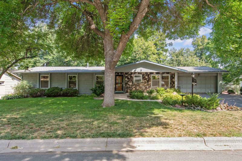 3204 Barbara Ln, Burnsville, MN 55337