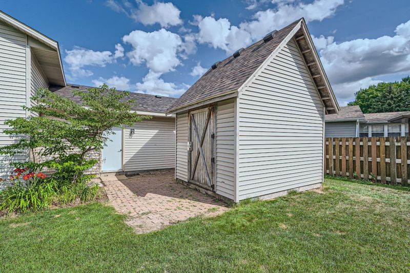 15585 Dapple Ct, Rosemount, MN 55068