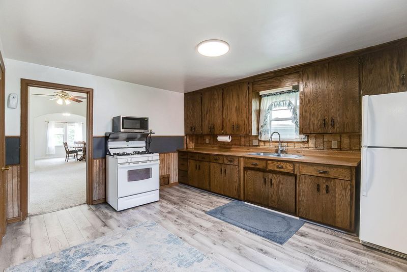 907 Jenks Ave, Saint Paul, MN 55106