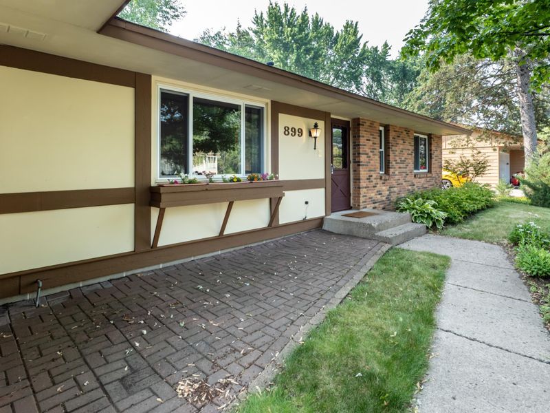899 Redwood Dr, Apple Valley, MN 55124
