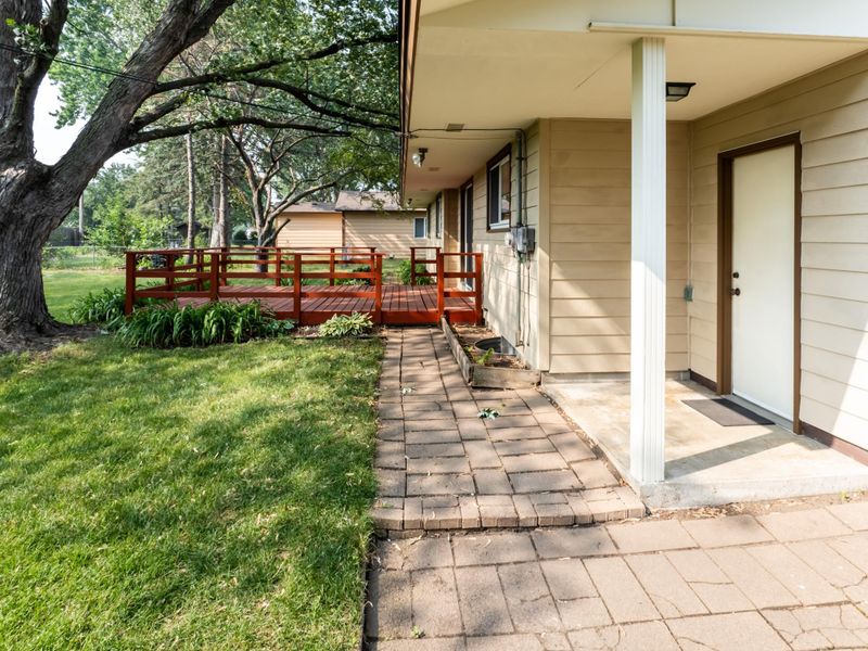 899 Redwood Dr, Apple Valley, MN 55124