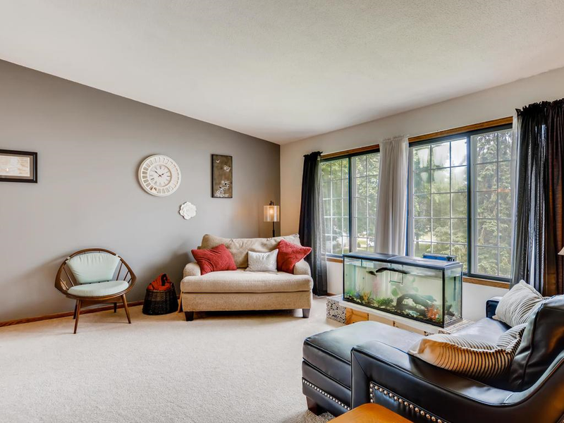 2305 Mailand Rd E, Maplewood, MN 55119