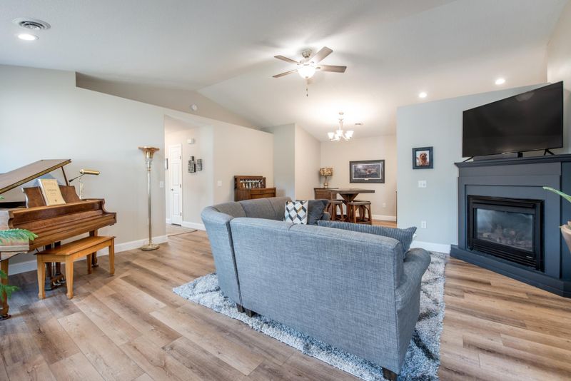 816 Park St, Alexandria, MN 56308