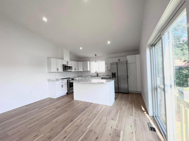 950 Jessamine Ave E, Saint Paul, MN 55106