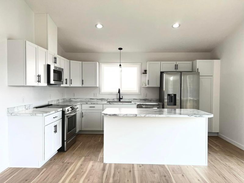 950 Jessamine Ave E, Saint Paul, MN 55106