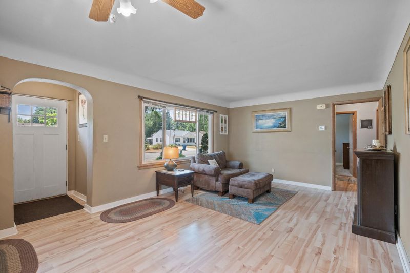 532 6th St NW, Elk River, MN 55330