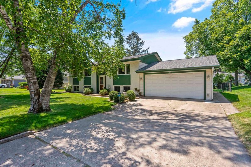 1533 Dixon Dr, Saint Paul Park, MN 55071