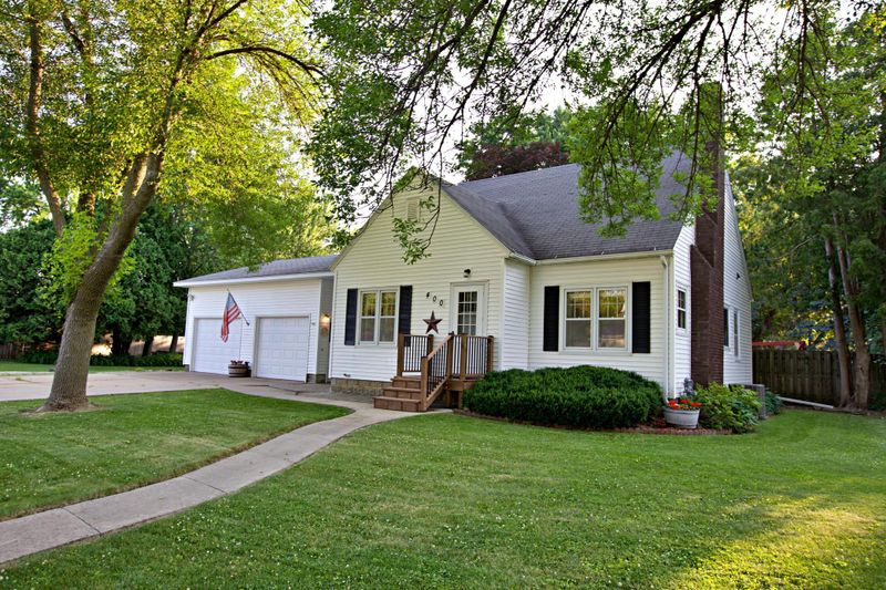 400 Highland St, West Concord, MN 55985