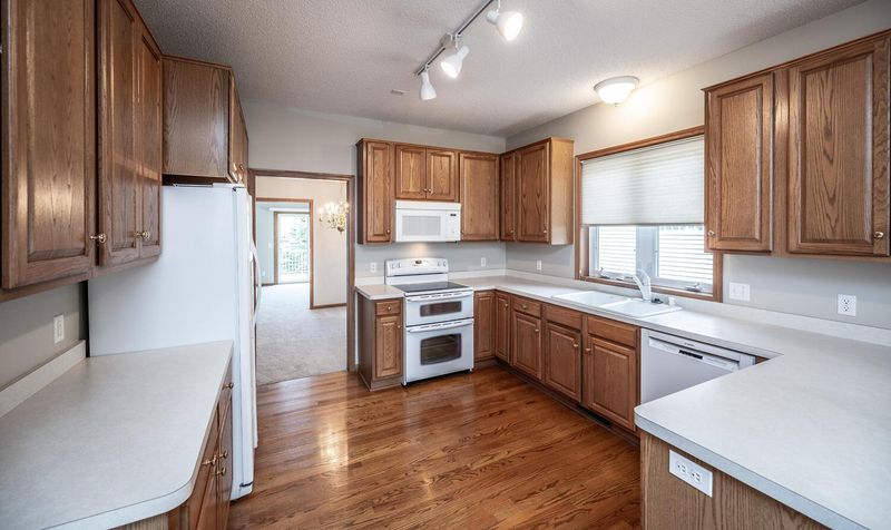 3813 Crossridge Way, Rosemount, MN 55068