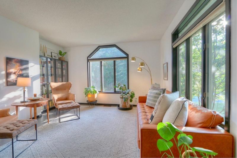 6222 Mallory Ln, Eden Prairie, MN 55346
