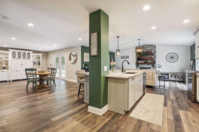 17600 Copperwood Ln, Wayzata, MN 55391