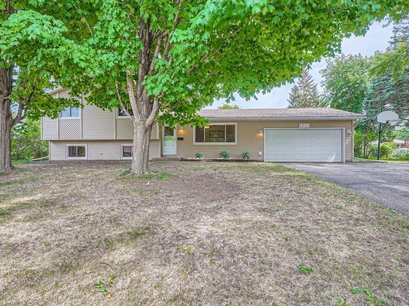 3824 Lodestone Ln, Eagan, MN 55122