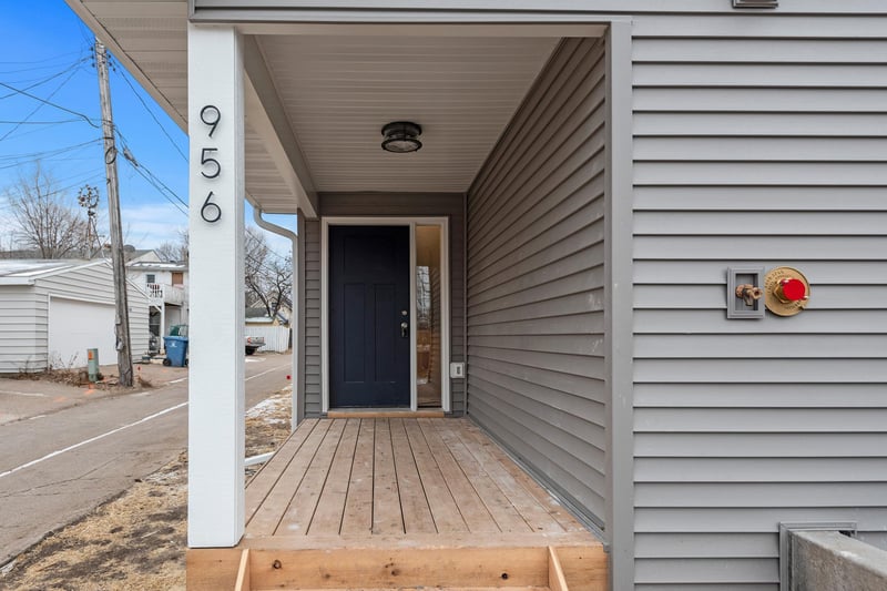 956 19th Ave NE, Minneapolis, MN 55418