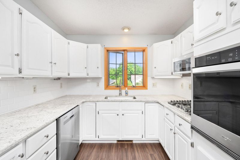 2212 Portage Dr, Duluth, MN 55811