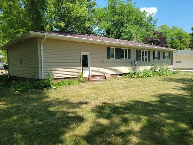 605 N 4th St, Bricelyn, MN 56014