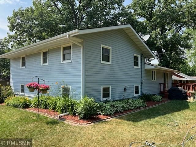 1060 Hamlet Dr N, Avon, MN 56310