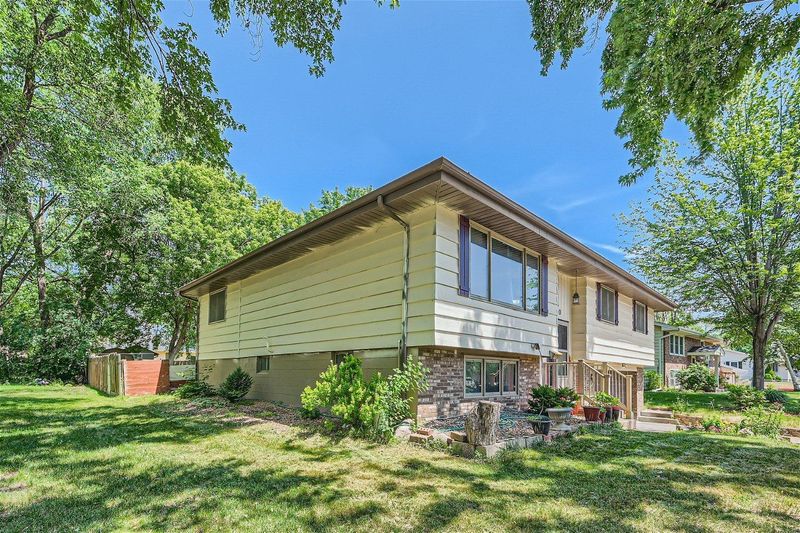 220 W 93rd St, Bloomington, MN 55420