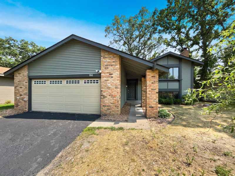950 124th Ln NW, Coon Rapids, MN 55448