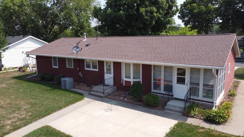 406 9th St N, Cannon Falls, MN 55009