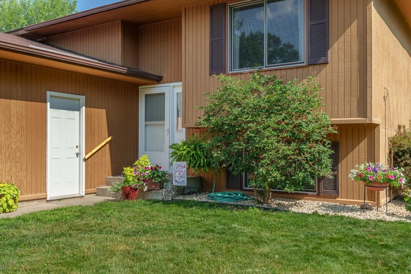 2333 Cascade Pz S, Woodbury, MN 55125