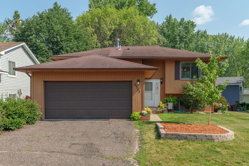 2333 Cascade Pz S, Woodbury, MN 55125