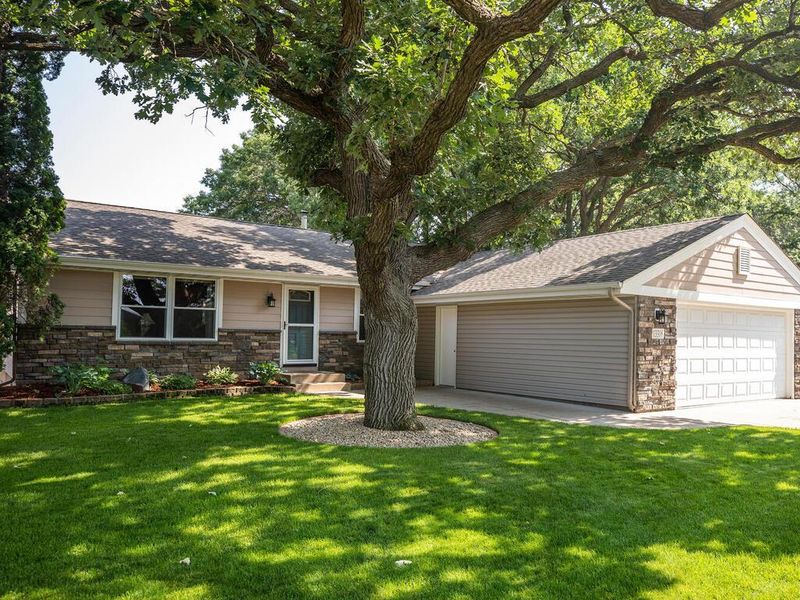 13316 Linwood Forest Cir, Champlin, MN 55316