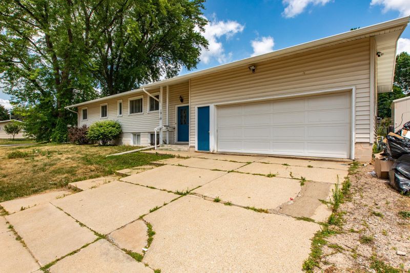 1919 33rd St NW, Rochester, MN 55901
