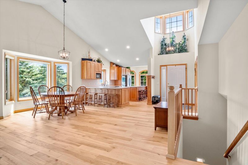 10418 Eagle Pointe Cir, Woodbury, MN 55129