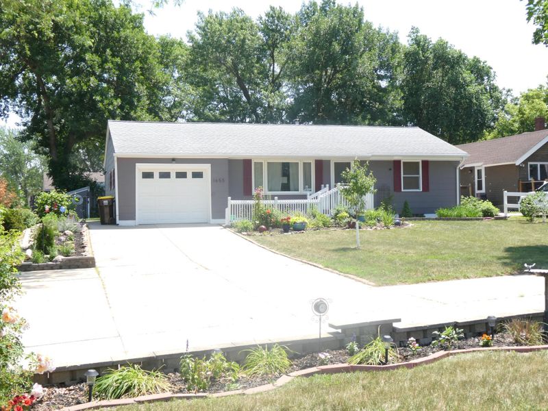 1655 Langley St, Windom, MN 56101