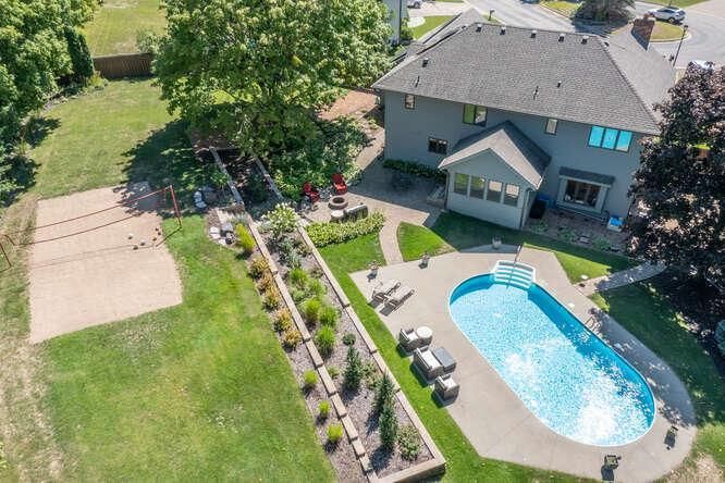 12901 Highclere Dr, Burnsville, MN 55337