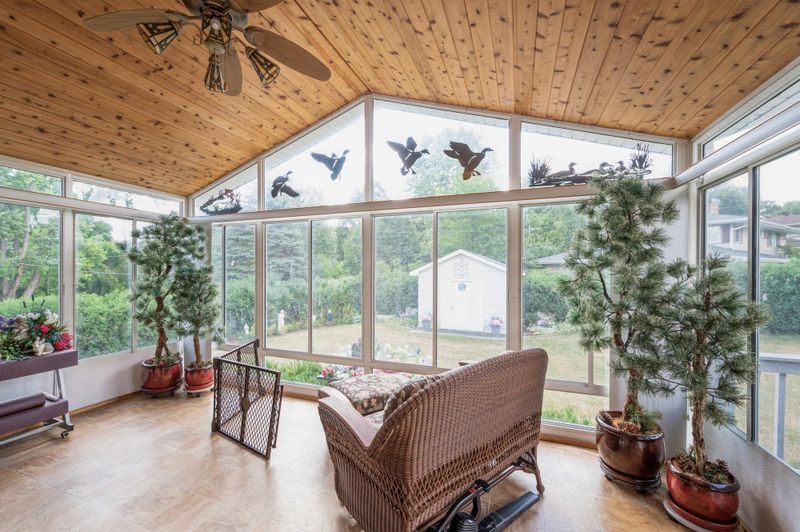 678 Terrace Dr, Roseville, MN 55113