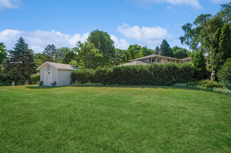678 Terrace Dr, Roseville, MN 55113