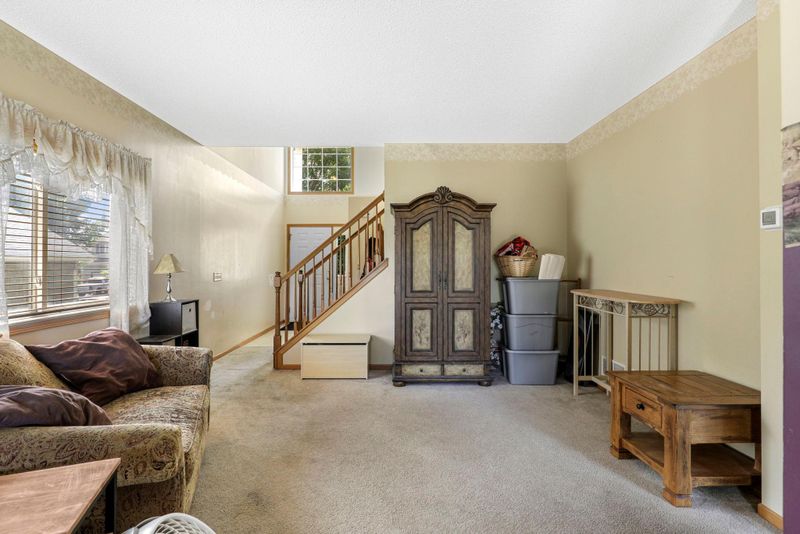 814 Gilfillan Ave, Carver, MN 55315