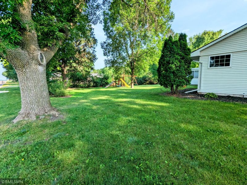 905 2nd St SE, Fairfax, MN 55332