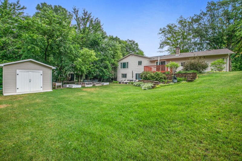 1684 Valerie Ln, New Brighton, MN 55112