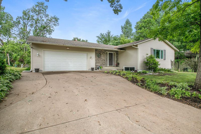 1684 Valerie Ln, New Brighton, MN 55112