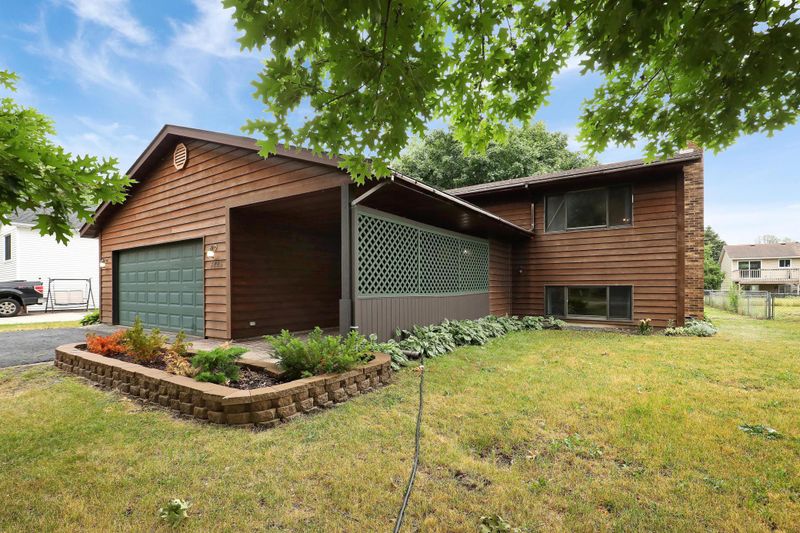 3225 Ridgewood Ave, Vadnais Heights, MN 55127
