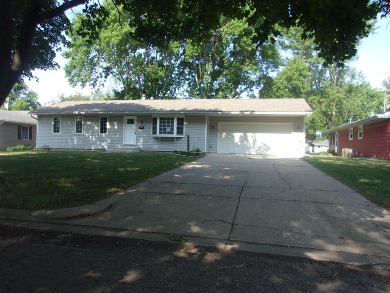 1809 Judd Ave N, Glencoe, MN 55336
