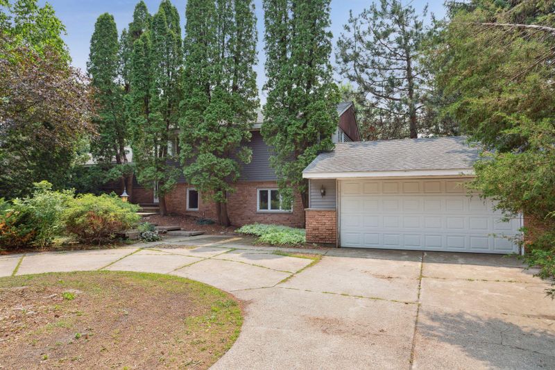 1550 Highway 96 W, Arden Hills, MN 55112