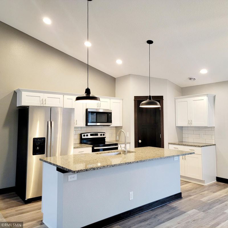 906 Wolf Ridge Ln, Waterville, MN 56096