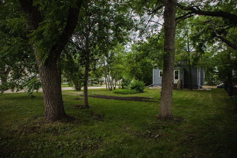 311 W 5th St, Morris, MN 56267