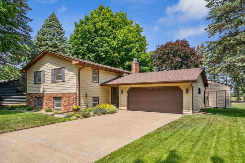 295 Bridge St, Shoreview, MN 55126