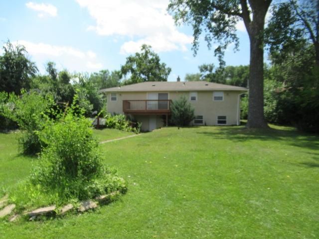 587 Gentry Ave N, Oakdale, MN 55128